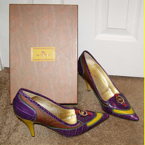 Paisley shifts into a lighter direction this season  Stunning Etro paisley & croc embossed pumps 8.5